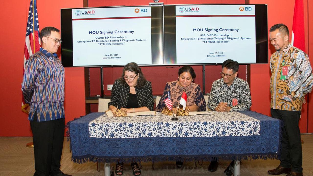 Kemitraan USAID dan BD didesain untuk memperkuat kemampuan Sistem Laboratorium Kementerian Kesehatan untuk mendiagnosis dan memantau pasien yang sedang menjalani pengobatan TBC (Kedubes AS)