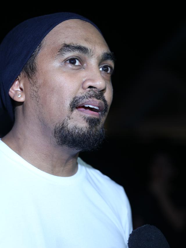 Mutia Ayu dan Anaknya Rutin Menyapa Glenn Fredly Melalui Bingkai Foto