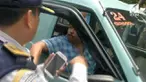Sopir angkot yang kesal hampir menabrak seorang petugas.