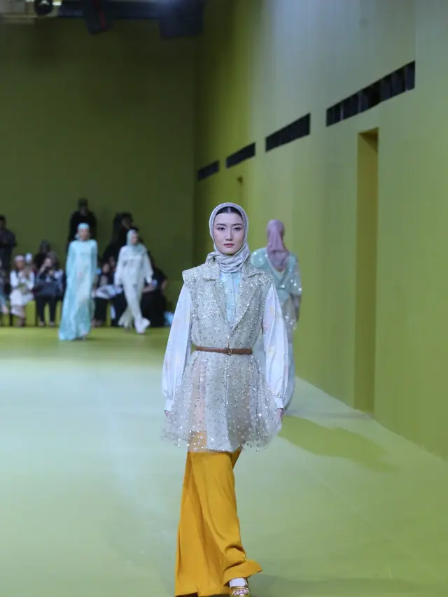 Ivan Gunawan Persembahkan Show Terakhir sebelum Tinggal di Luar Negeri, Pamerkan Koleksi Lebaran Terinspirasi Kenangan Masa Kecil