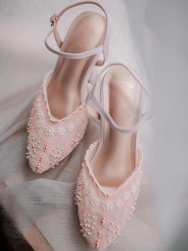 8 Detail Penampilan Ria Ricis saat Dilamaran Teuku Ryan, Menawan