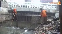 [VIDEO] `Paparazzi` Pantau Warga Kebon Bawang Buang Sampah