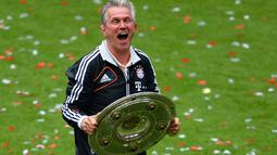 Josef "Jupp" Heynckes lahir di Mönchengladbach, Jerman, 9 Mei 1945. Ia merupakan bagian inti dari tim Borussia Mönchengladbach di era keemasan tahun 1960-an dan 1970-an. Selama bermain di Bundesliga ia telah mengoleksi 220 gol (bundesliga.com)