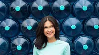 Nana Mirdad menembus trending topic di Twitter Indonesia, Senin (22/5/2023), gara-gara pas foto di paspornya kelewat cantik. Apa kata Ditjen Imigrasi? (Foto: Dok. Instagram @nanamirdad_)