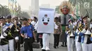 Badut berbentuk kotak suara Komisi Pemilihan Umum (KPU), ondel-ondel, dan marching band ikut meramaikan pawai Deklarasi Kampanye Damai di Monas, Minggu (23/9). (Merdeka.com/Iqbal Nugroho)