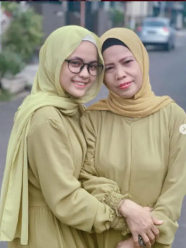 Meninggal Dunia, Ini 6 Potret Kenangan Putri DA dan Sang Ibu