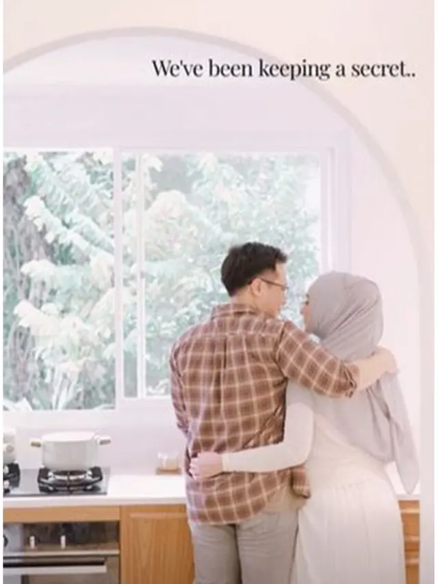 Umumkan Kehamilan, Ini 6 Potret Mesra Dian Pelangi dan Suami