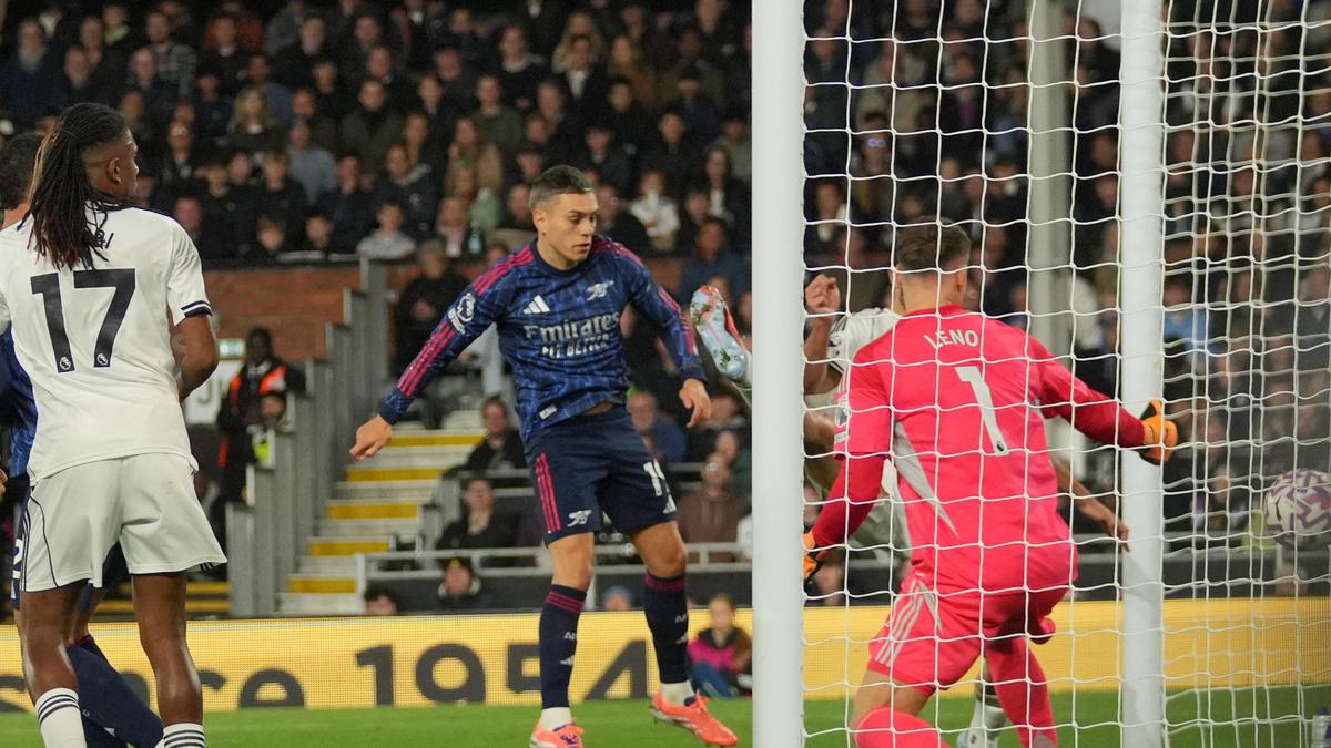 Hasil Liga Inggris Fulham vs Arsenal: Gol Trossard Bawa The Gunners Naik ke Puncak Klasemen