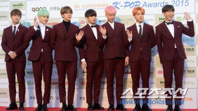 Grup K-Pop asal Korea Selatan, BTS, di Gaonchart Kpop Awards pada tahun 2015. (Twitter/@BTS_ARMY)