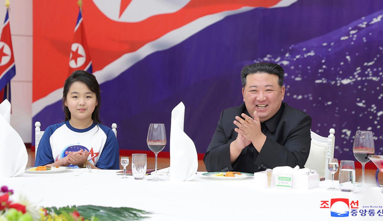 Korea Utara juga berjanji akan meluncurkan lebih banyak lagi satelit mata-mata dalam waktu dekat. (Korean Central News Agency/Korea News Service via AP)