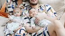 Anak kembar Syahnaz dan Jeje sendiri memang sering kali terlihat busana kembar. Kedua anak pasangan selebriti ini juga sering curi perhatian netizen karena penampilannya yang menggemaskan. (Liputan6.com/IG/@syahnazs)