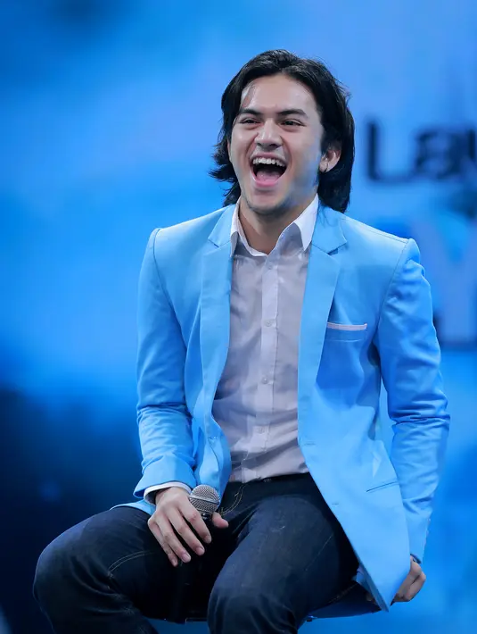 "Iya (nyanyi), gugup banget kalo enggak ditemenin," ucap Rizky Nazar seusai konser di Studio Emtek City, Daan Mogot, Jakarta Barat, Senin (27/6/2016). (Adrian Putra/Bintang.com)