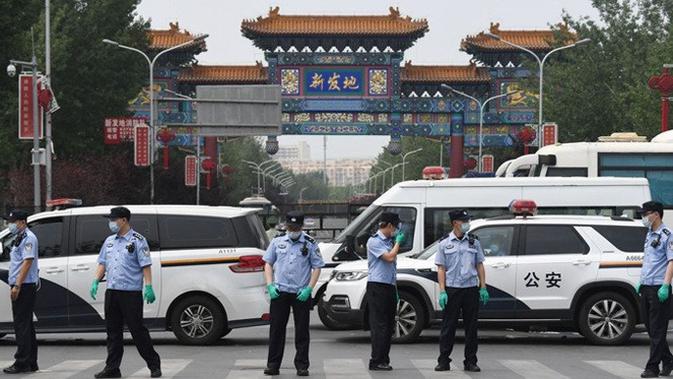 Banner Infografis Beijing Lockdown Sebagian, Gelombang II Covid-19 Mengancam? (Sumber Foto: AFP)