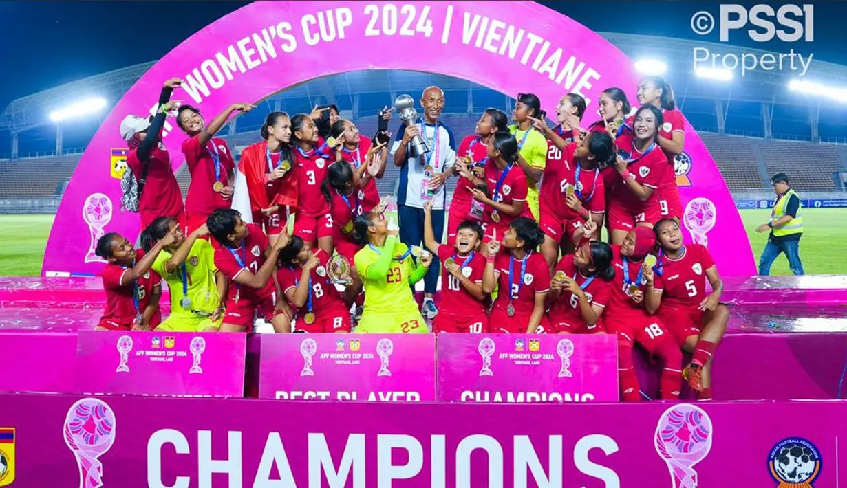 Timnas putri Indonesia berhasil mencetak sejarah dengan meraih gelar juara Piala AFF Wanita 2024 usai menumbangkan Kamboja 3-1 pada laga final yang digelar di Stadion New Laos, Vientiane, Kamis (5/12/2024). (Foto: Dokumentasi PSSI)
