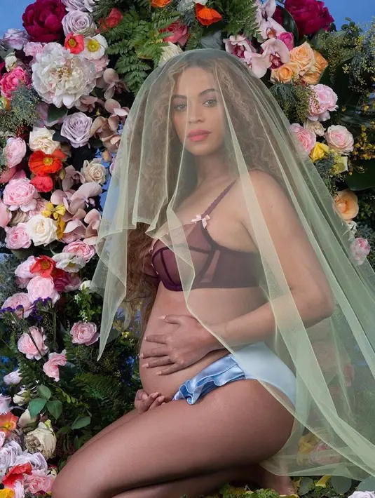 Beyonce sempat melakukan sesi foto saat hamil anak kembarnya. (PopSugar)