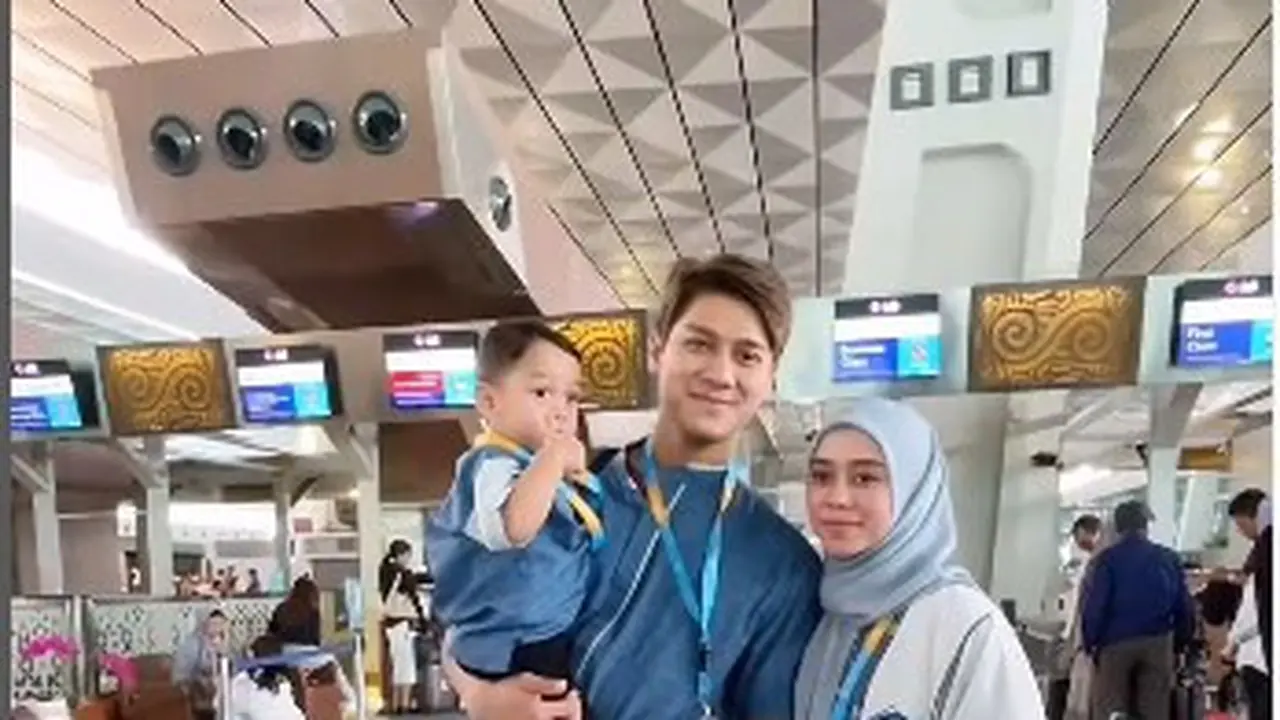 7 Potret Lesty Kejora dan Rizky Billar Jalani Umroh, Ajak Baby Levian