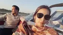 Penyanyi Raisa Andriana dan Hamish Daud menikmati keindahan Sungai Chambal yang berada di India bagian tengah. Sungai ini mendapat julukan sebagai sungai yang terkutuk. (Instagram/hamishdw)