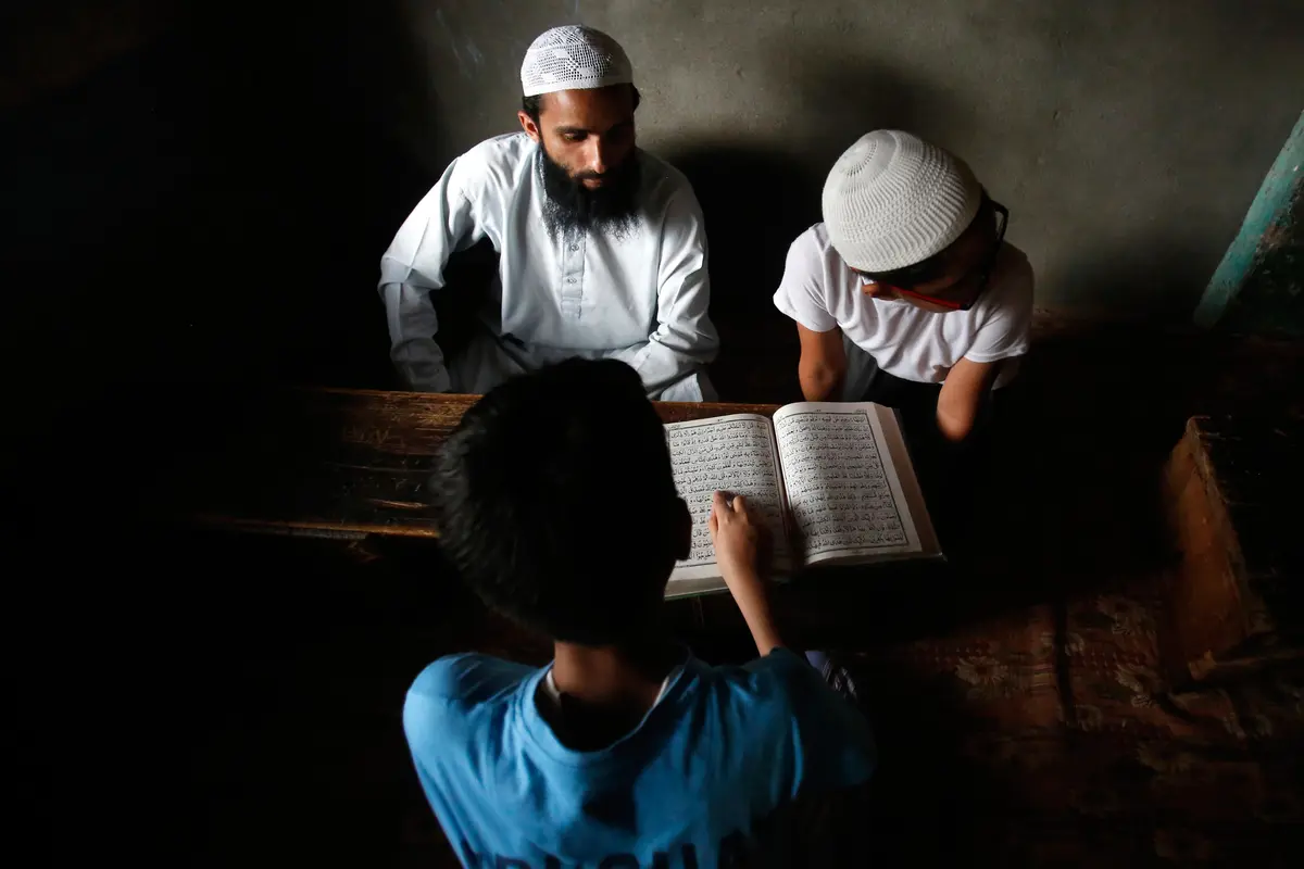 Semangat Anak-Anak Muslim Kashmir Belajar Baca Alquran saat Ramadan