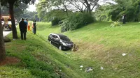 Mobil 'Nyemplung' ke Parit, Lalu Lintas di BSD Tersendat