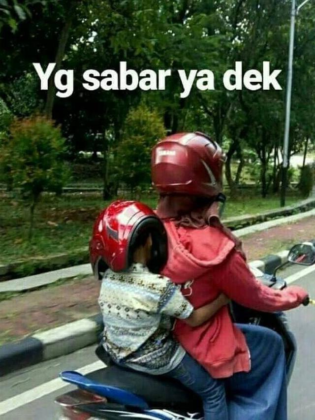 Foto Lucu Orang Pake Helm