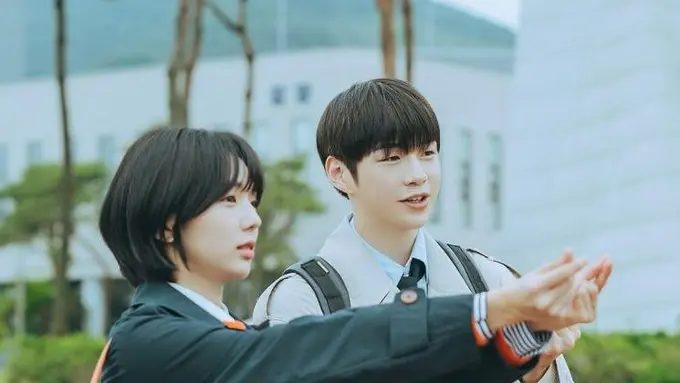 Kang Daniel Berseragam Polisi