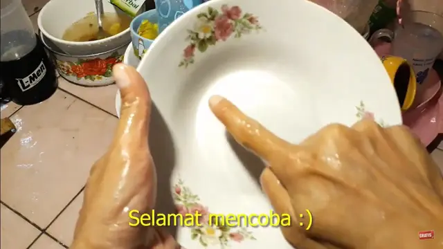 Tanpa Direndam Air Panas, Ini Trik Cuci Alat Makan Bekas Lemak Daging Agar Bersih dan Tidak Amis
