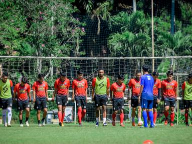 Pemusatan latihan Arema FC di Batu membuat pemain menjadi lebih kompak. Meskipun program ini hanya berjalan 4 hari. (Bola.com/Iwan Setiawan)