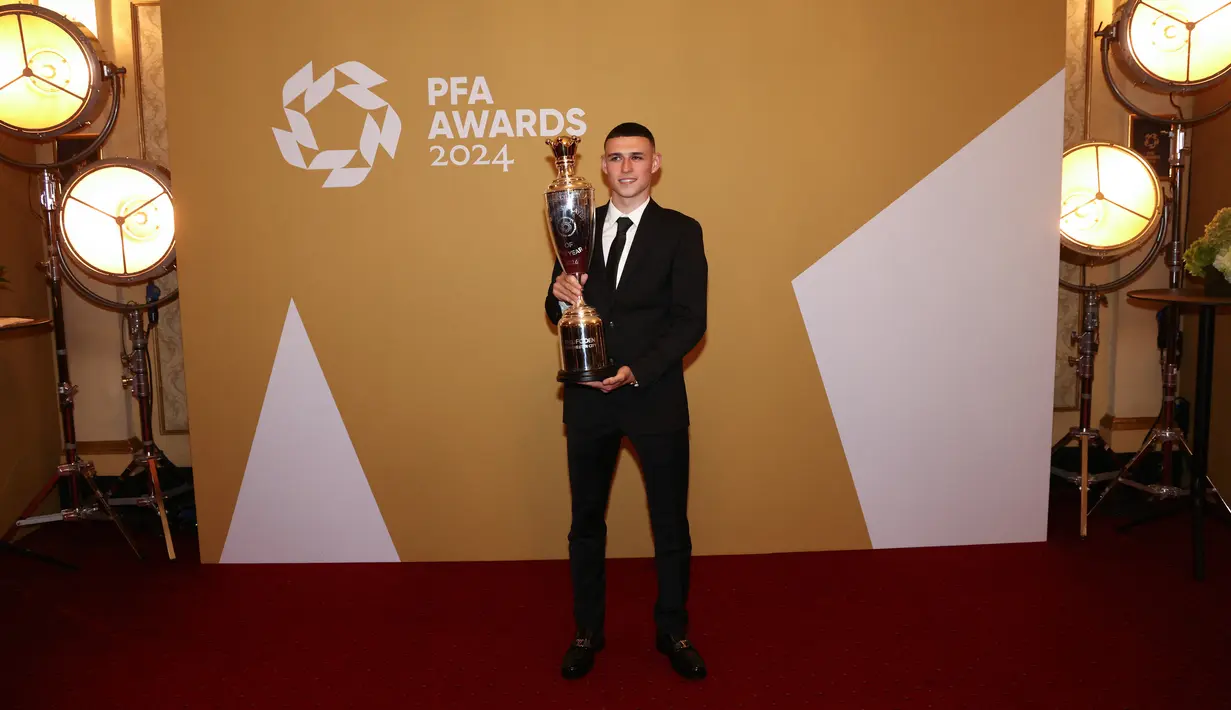 Foden mendapatkannya setelah mengungguli rekan-rekan timnya seperti Erling Haaland dan Rodri. (Darren Staples / AFP)