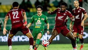 PSM Makassar dan Persebaya Surabaya harus puas bermain imbang 1-1 pada laga tunda pekan ke-4 BRI Super League 2025/2026 di Stadion Gelora B.J. Habibie, Parepare, Sabtu (6/12/2025) malam WIB. (dok. Persebaya Surabaya)