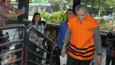 Ruslan Abdul Gani saat tiba di KPK, Jakarta, Senin (4/4). Ruslan diperiksa KPK sebagai tersangka kasus dugaan korupsi proyek pembangunan dermaga Sabang 2011 saat masih menjabat sebagai Kepala Badan Pengusahaan Kawasan Sabang. (Liputan6.com/Helmi Afandi)
