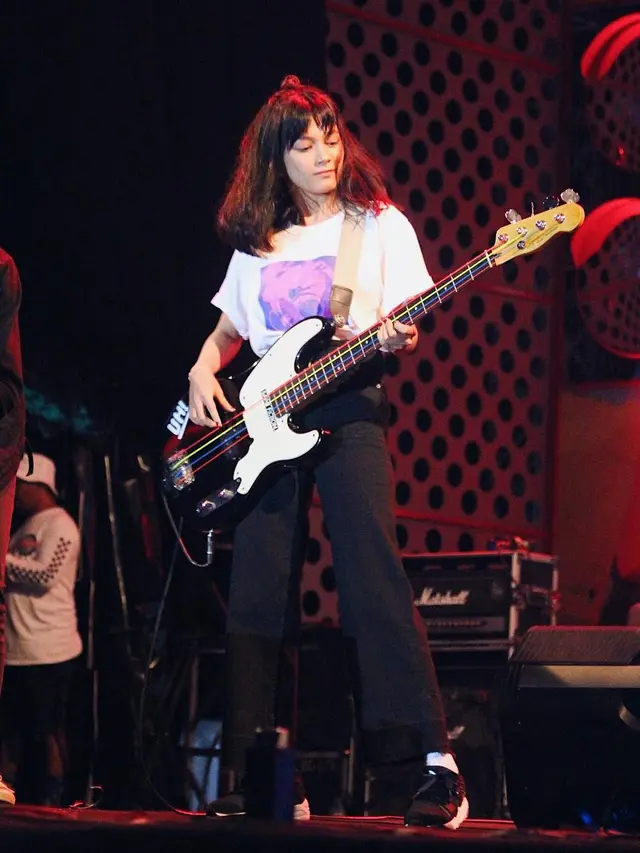 Fitrywulantari si bassis cantik (https://www.instagram.com/p/CIDgmnfpOcA/)