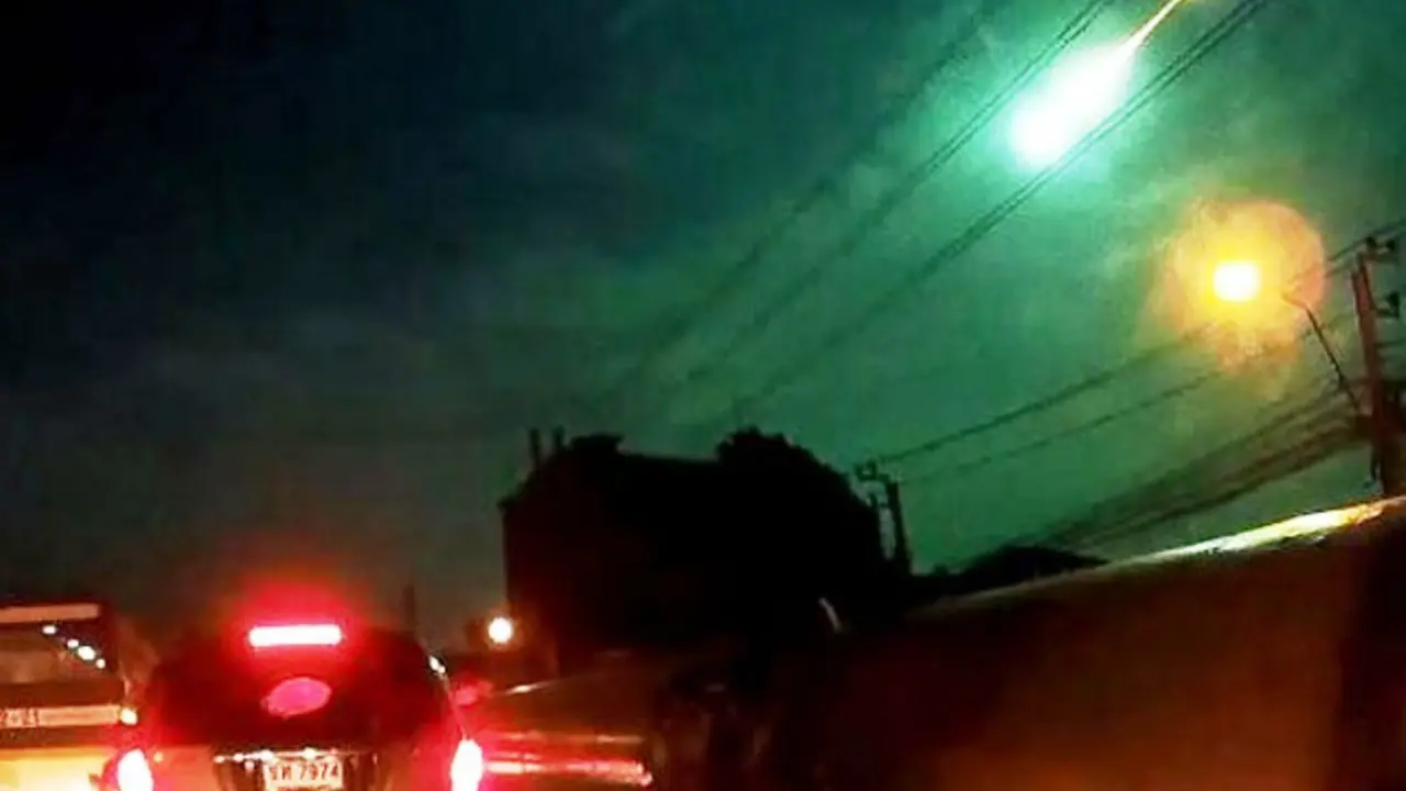 Bola api menghijaukan langit Bangkok, Thailand