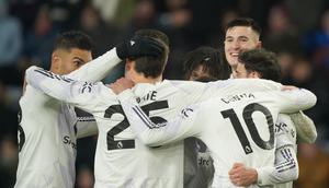 Skuad Manchester United merayakan golnya ke gawang Burnley di pekan ke-21 Liga Inggris 2025/2026 di Turf Moor, Kamis (08/01/2026). (AP Photo/Ian Hodgson)