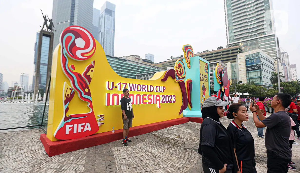 Keberadaan papan promosi Piala Dunia U-17 2023 itu bertepatan dengan Trophy Experience Piala Dunia U-17 2023. (Liputan6.com/Faizal Fanani)