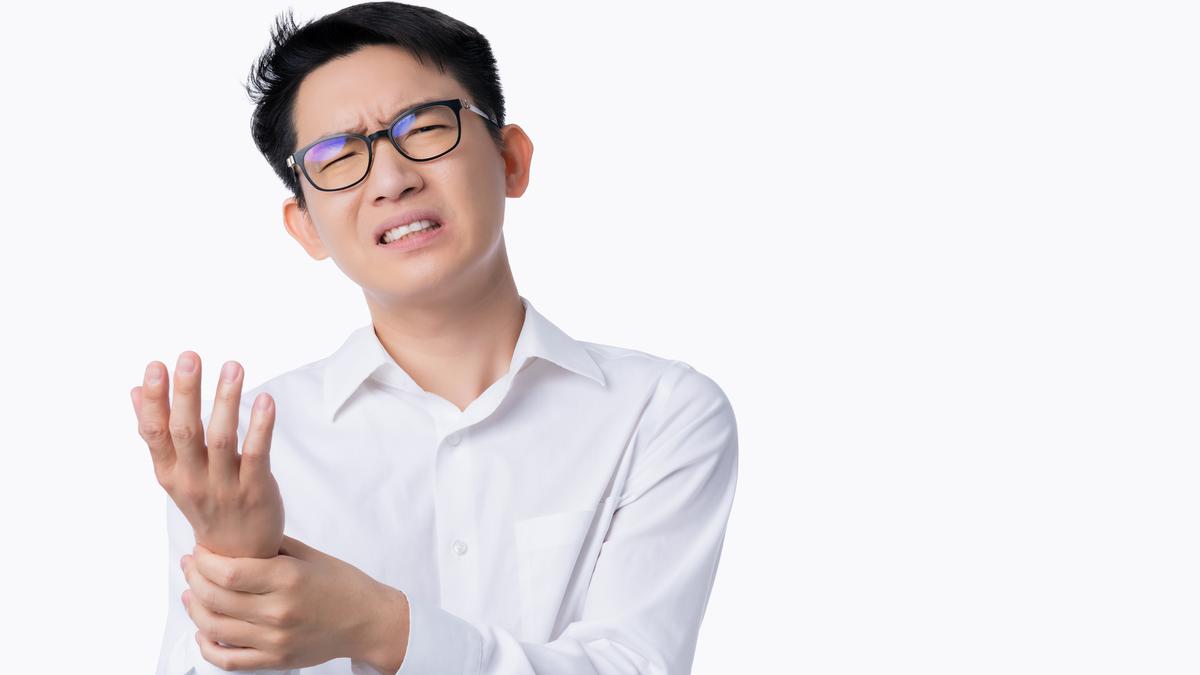 Apa Bahaya Sering Kesemutan? Bisa Jadi Tanda Penyakit Serius
