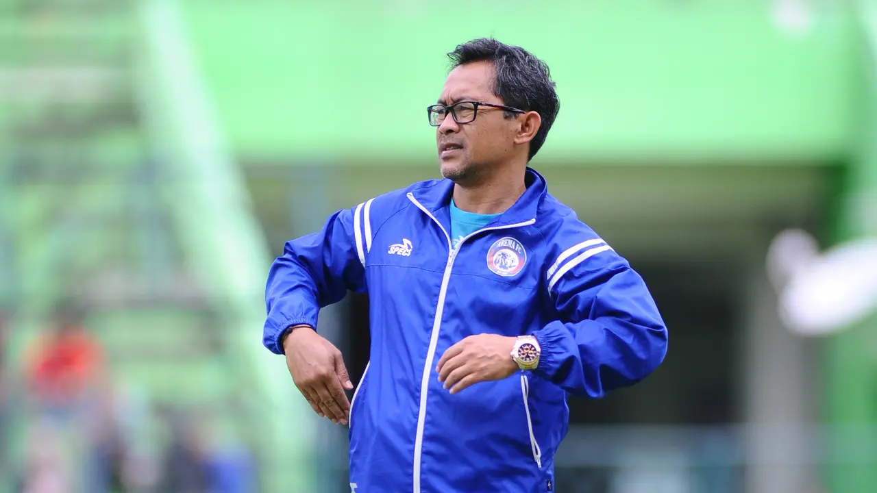 Pelatih Arema FC Aji Santoso mengaku membutuhkan stoper baru. 