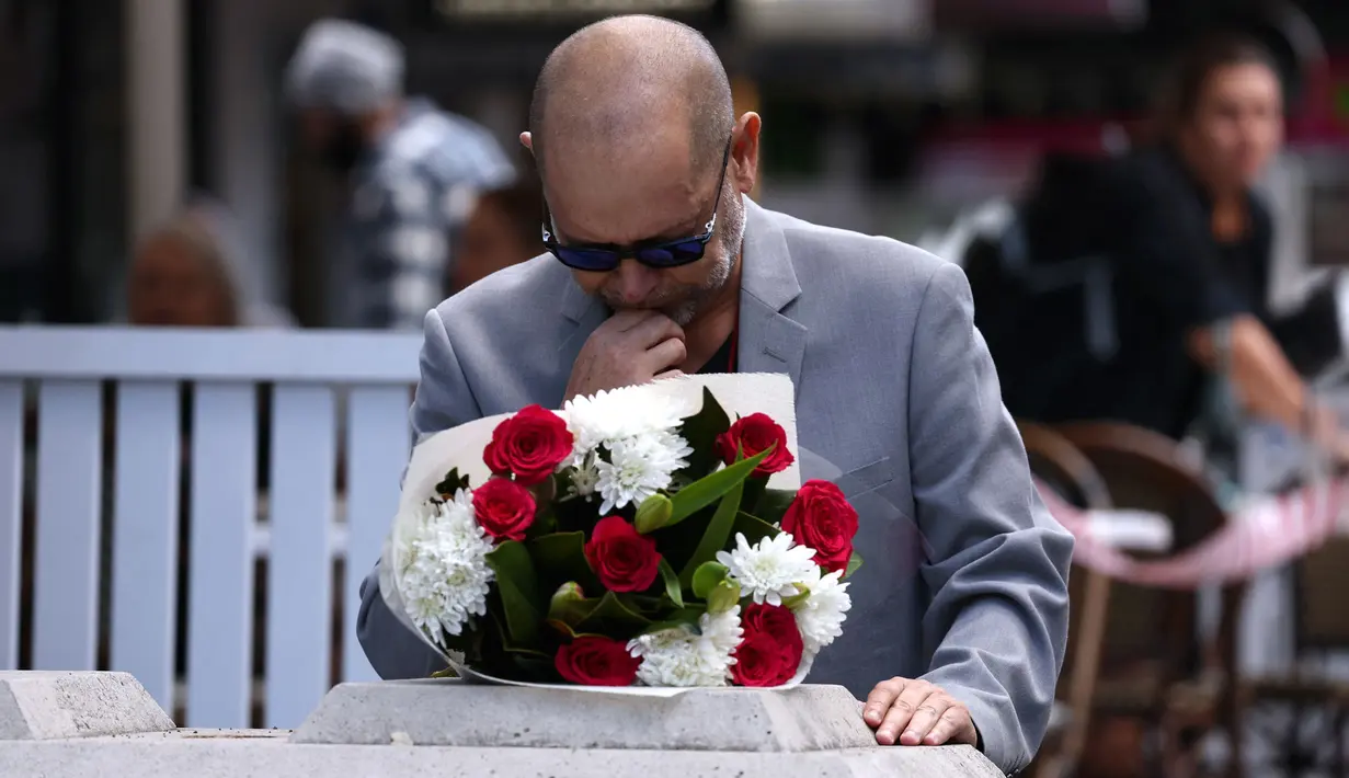 Kepolisian setempat mengatakan bahwa serangan terjadi di pusat perbelanjaan Westfield Bondi Junction di Timur Sydney, Australia pada Sabtu 13 April 2024 sore. (DAVID GRAY/AFP)