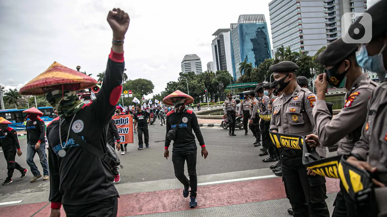 Unjuk Rasa Buruh Jelang Sidang Gugatan UU Omnibus Law Ciptaker