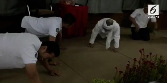 VIDEO: Aa Gym Bikin Dua Pemuda Keok Adu Push Up