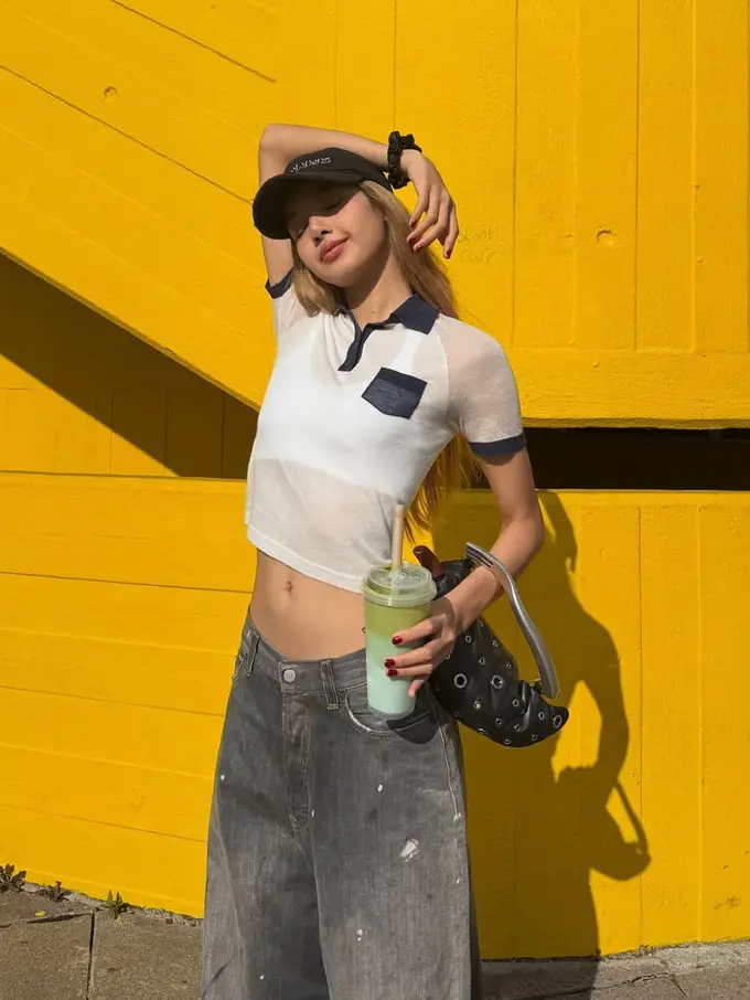 Tas model cabai Lisa Blackpink yang unik.