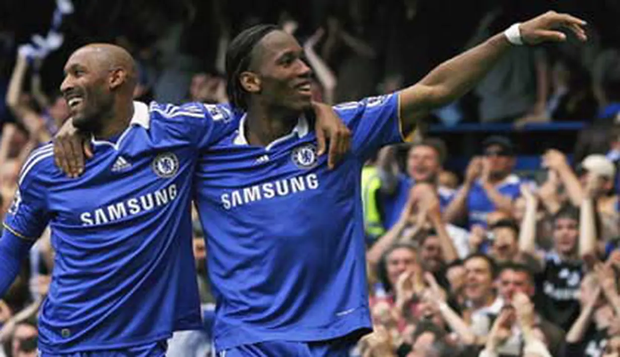 Chelsea's Nicolas Anelka celebrates a goal with Didier Drogba during Premier League match between Chelsea and Fulham at Stamford Bridge, on May 2, 2009. AFP PHOTO/Glyn Kirk