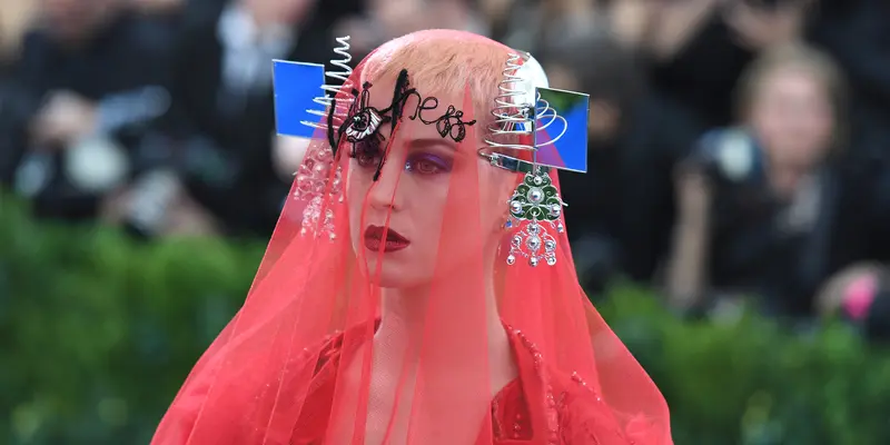 Serba Merah, Begini Tampilan Katy Perry di Met Gala 2017