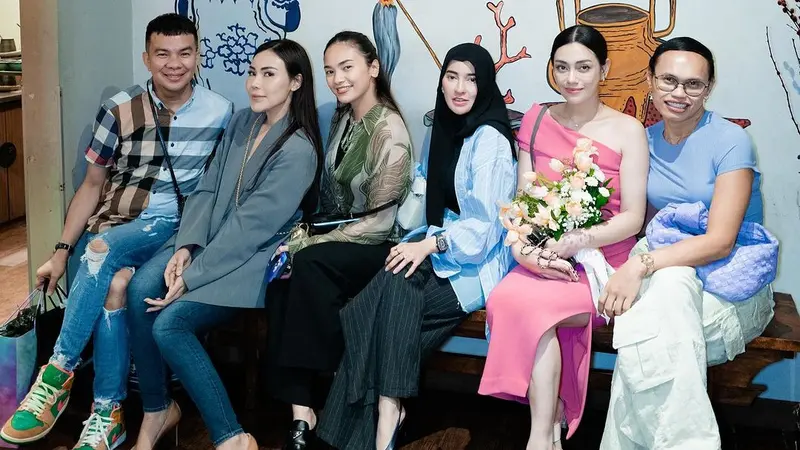 Potret Celine Evangelista Dapat Surprise Ulang Tahun dari Para Sahabat, Bahagia Menginjak Usia 32 Tahun