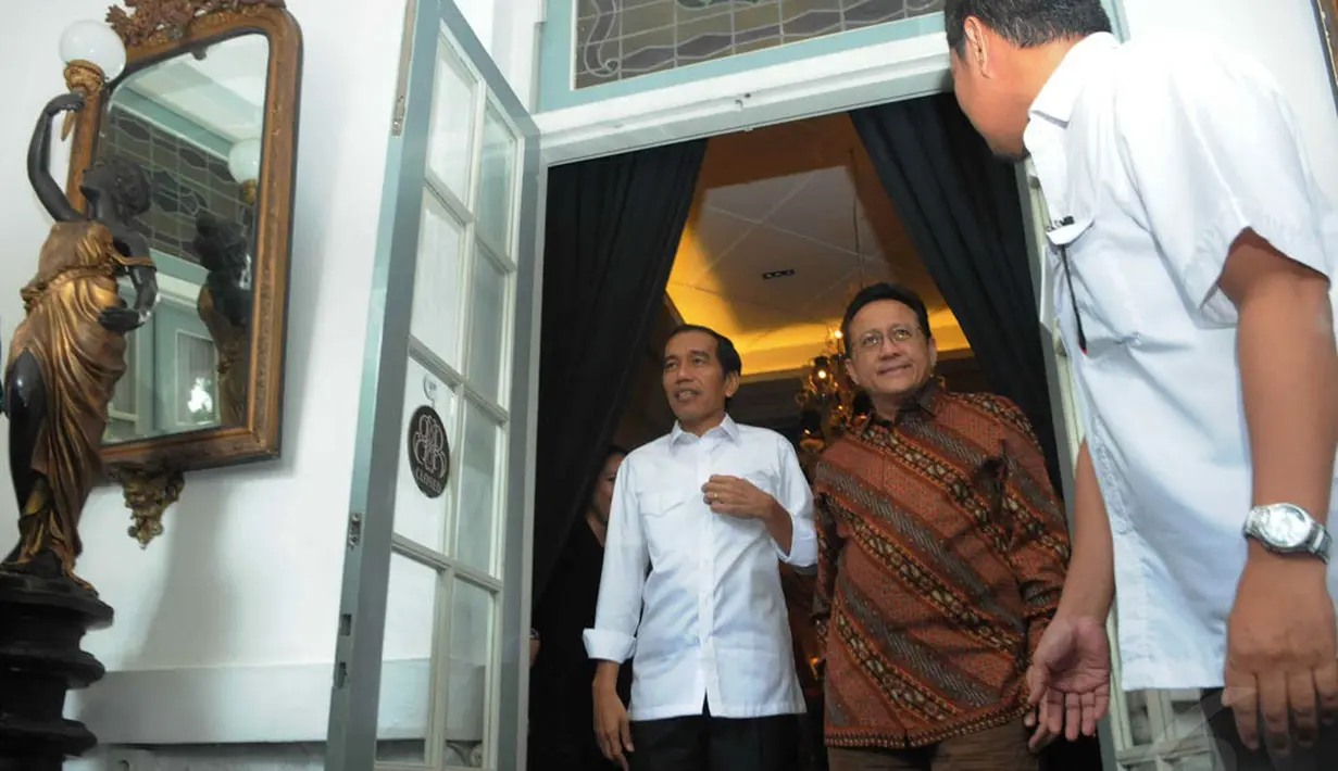 Dalam pertemuan tersebut, Jokowi dan para anggota DPD di bawah pimpinan Irman Gusman itu membahas mengenai transisi pemerintahan, Jakarta, (11/9/14). (Liputan6.com/Herman Zakharia)