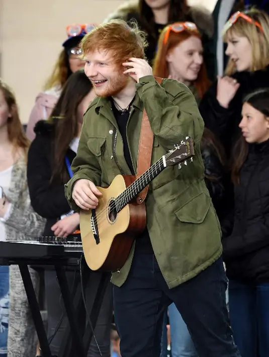Beberapa waktu lalu Ed Sheeran mengaku bahwa ia dan Cherry memang memiliki hubungan yang serius. Meskipun begitu, ia mengaku bahwa sampai saat ini ia belum resmi bertunangan. (AFP/Bintang.com)