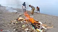 Awas, Bakar Sampah Picu Infeksi Saluran Napas Atas!