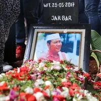 Pemakaman Alm. Cahyono (Adrian Putra/bintang.com)