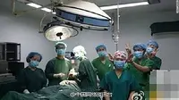 Dokter Selfie di Samping Miss V Wanita Melahirkan Picu Kemarahan