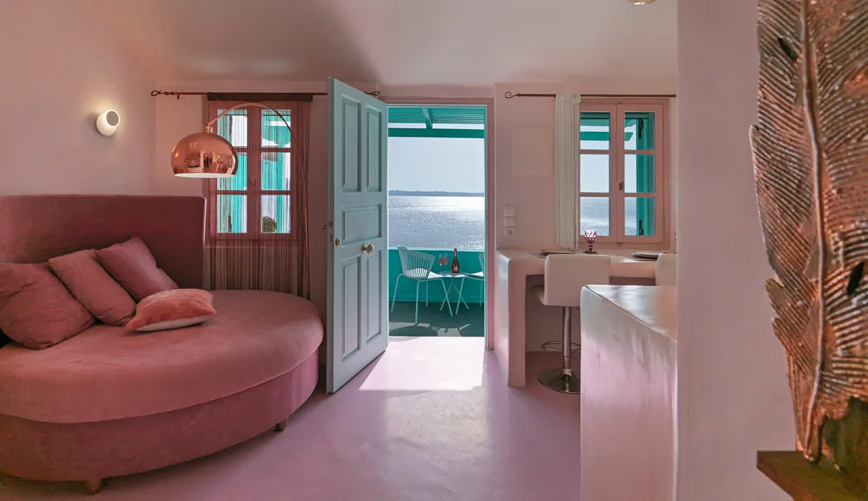 Temukan pesona dalam Secret Suite di Yunani, tempat yang diwarnai dengan pemandangan sunset indah dan juga suasana mewah. Berada dekat dengan berbagai kuliner lezat, penginapan ini disertai dengan kamar tidur queen size, panorama laut yang menawan, dan hot tub khusus untuk para tamu.