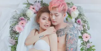 Pasangan Lee Jeong Hoon dan Monique Octaviani tengah menanti anak pertama dari pernikahannya. Yuk lihat lima foto maternity terbarunya. (Instagram/nobelphotography)